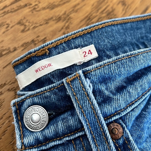 Levi’s Wedgie Jeans - Picture 2 of 2